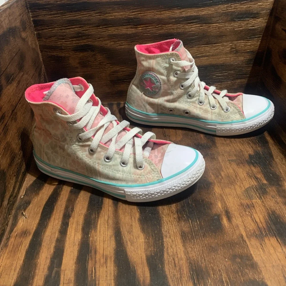 Converse‎ Chuck Taylor High Top Canvas Winter Graphic Sneakers Kids/Jr. Sz 2